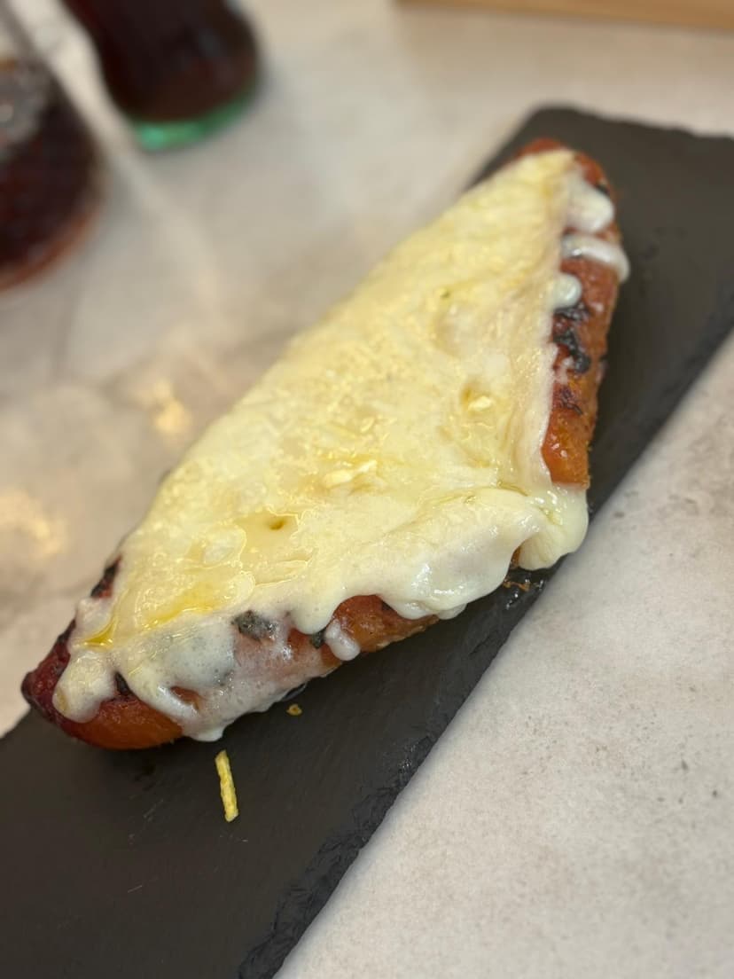 PLÁTANO MADURO CON QUESO/ RIPE BANANA WITH CHEESE